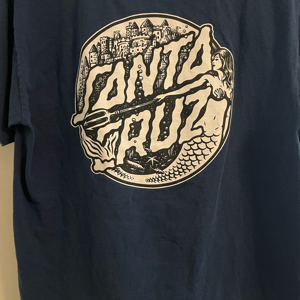Barely worn unisex Santa Cruz T-Shirt